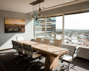 Kancelársky stôl na schôdzky