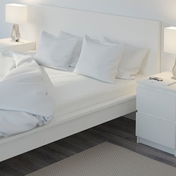 postelna-bielizen-v-rôznych-farbách
